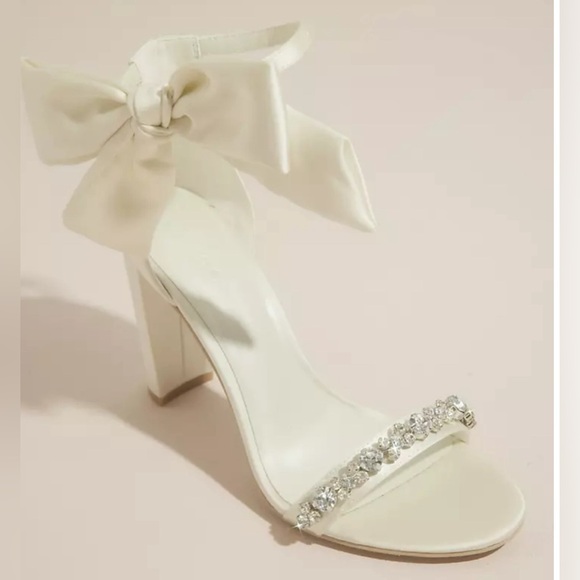 NIB Bridal Bachelorette Heels! Oleg Cassini Ankle Bow Crystal Strap Block Heels🤍 - Picture 2 of 7